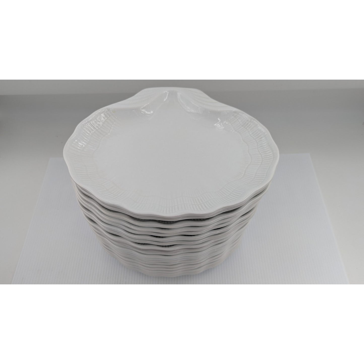 Clam Shell White Dinner Plate set of 4 plates 10-7/8" by Farberware