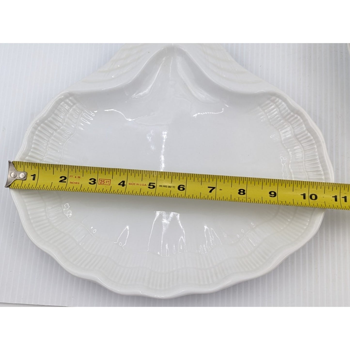 Clam Shell White Dinner Plate set of 4 plates 10-7/8" by Farberware
