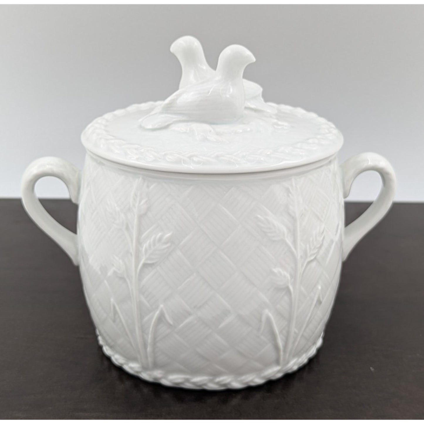 Royal Worcester Gourmet Oven Embossed White Bean Pot Crock w/ Lid Birds England