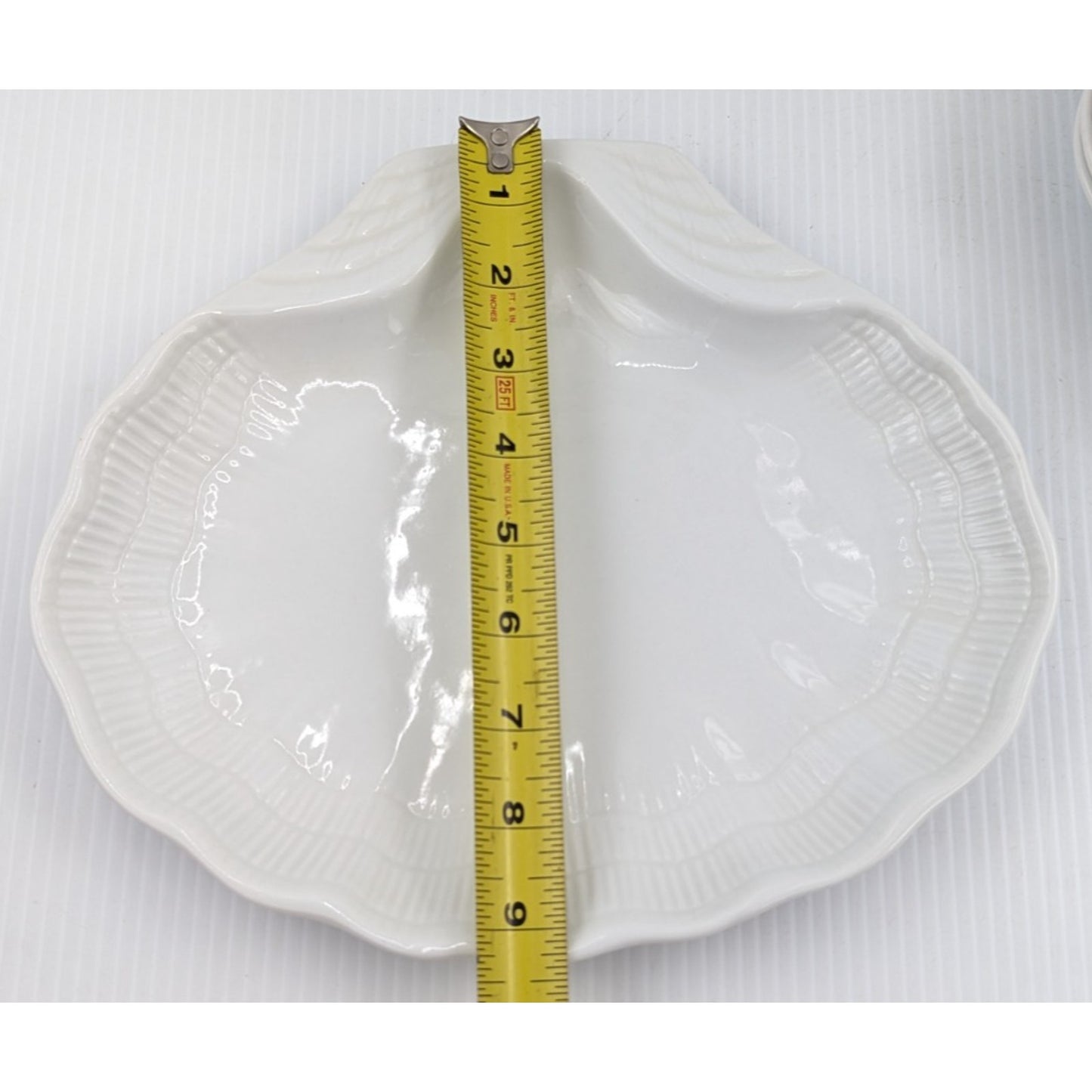 Clam Shell White Dinner Plate set of 4 plates 10-7/8" by Farberware