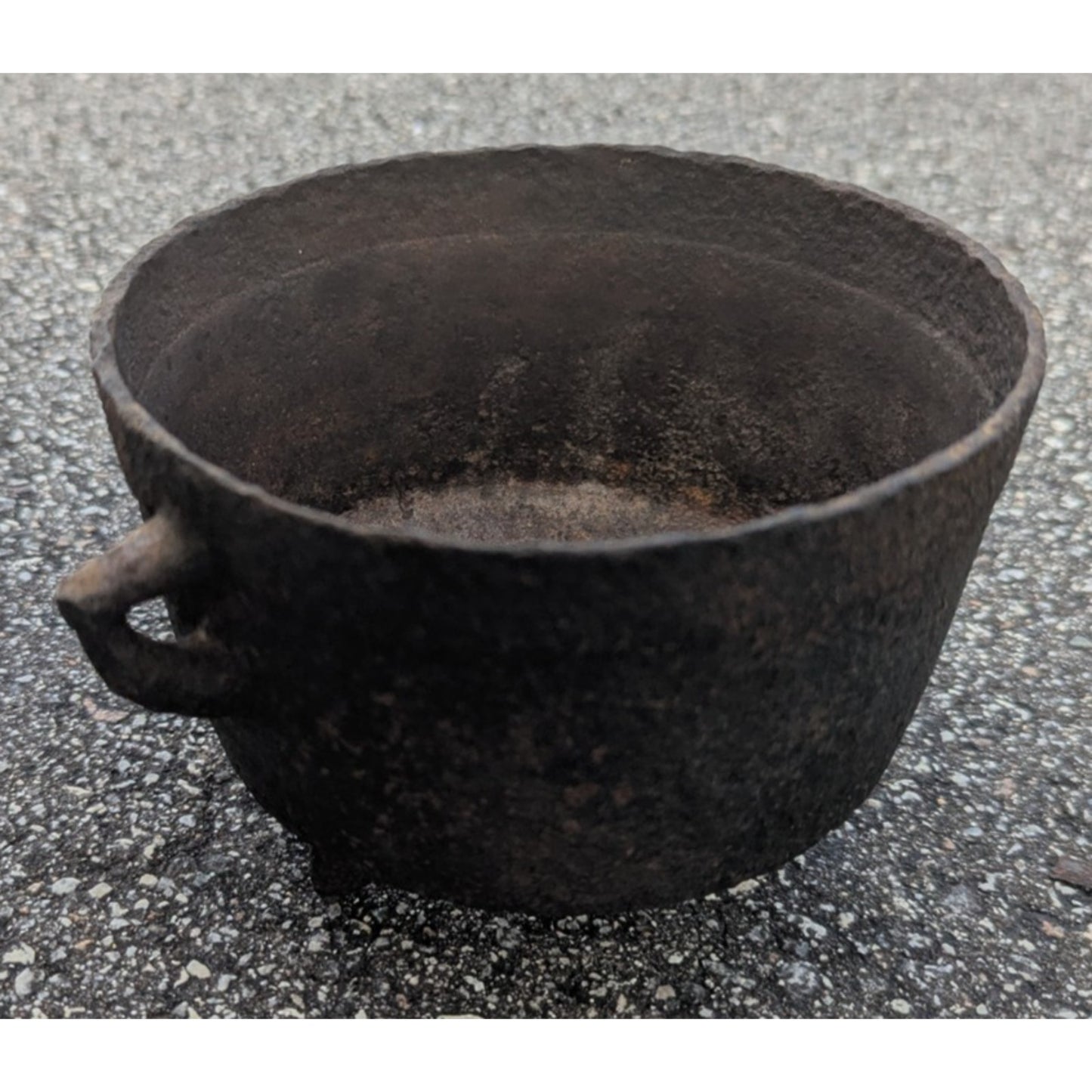 Antique Cast Iron Bean Pot Gypsy Kettle 3 Leg Cowboy Cauldron Gate Mark No Lid