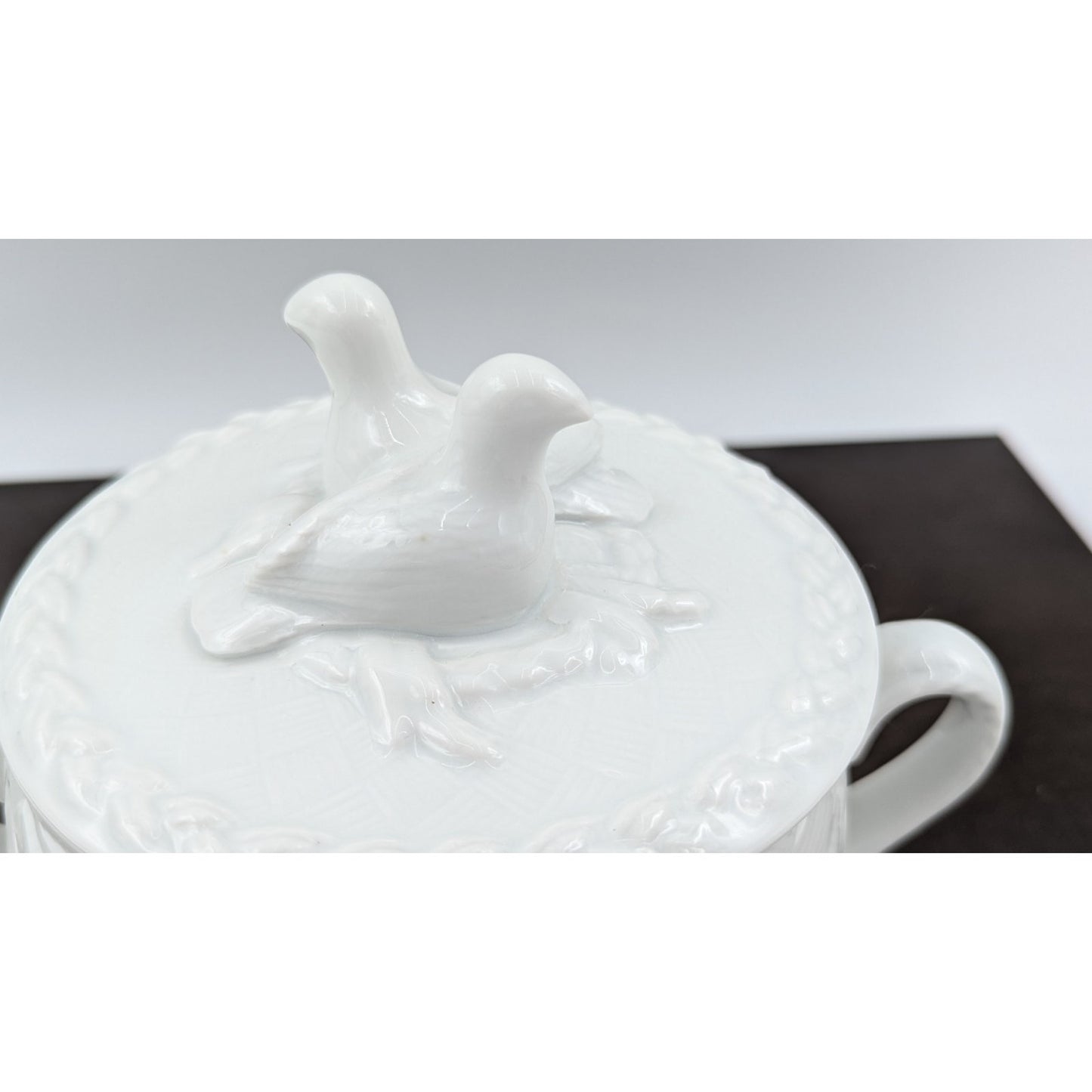 Royal Worcester Gourmet Oven Embossed White Bean Pot Crock w/ Lid Birds England