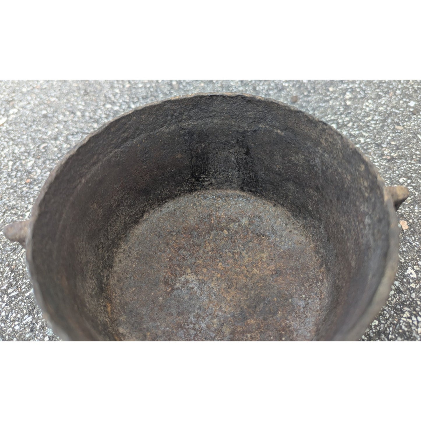 Antique Cast Iron Bean Pot Gypsy Kettle 3 Leg Cowboy Cauldron Gate Mark No Lid