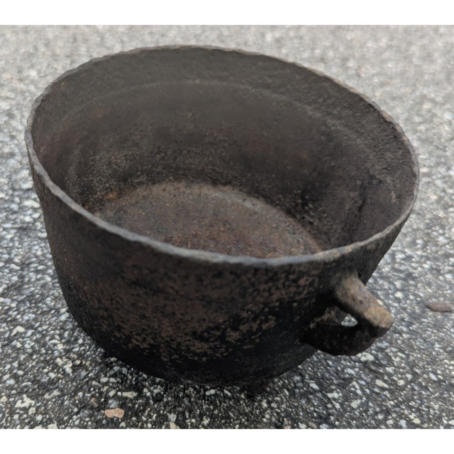 Antique Cast Iron Bean Pot Gypsy Kettle 3 Leg Cowboy Cauldron Gate Mark No Lid