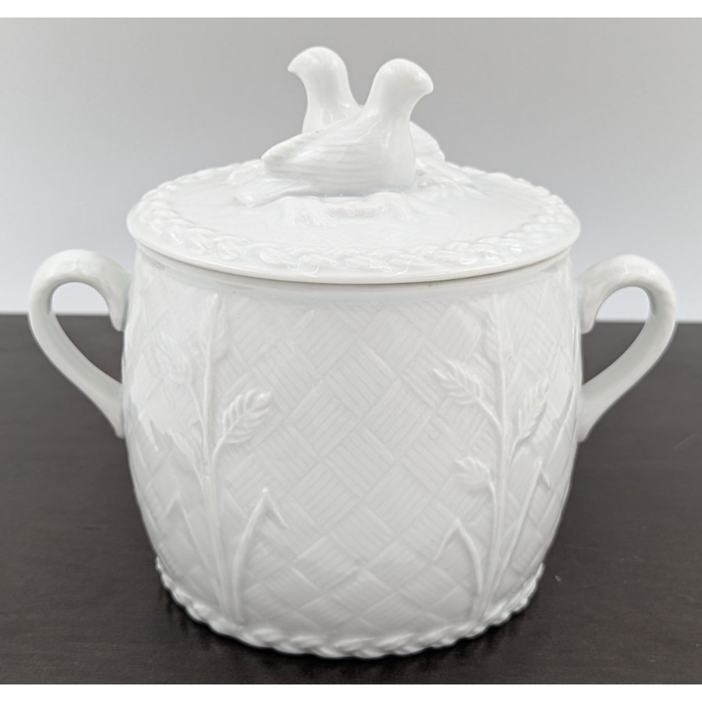 Royal Worcester Gourmet Oven Embossed White Bean Pot Crock w/ Lid Birds England