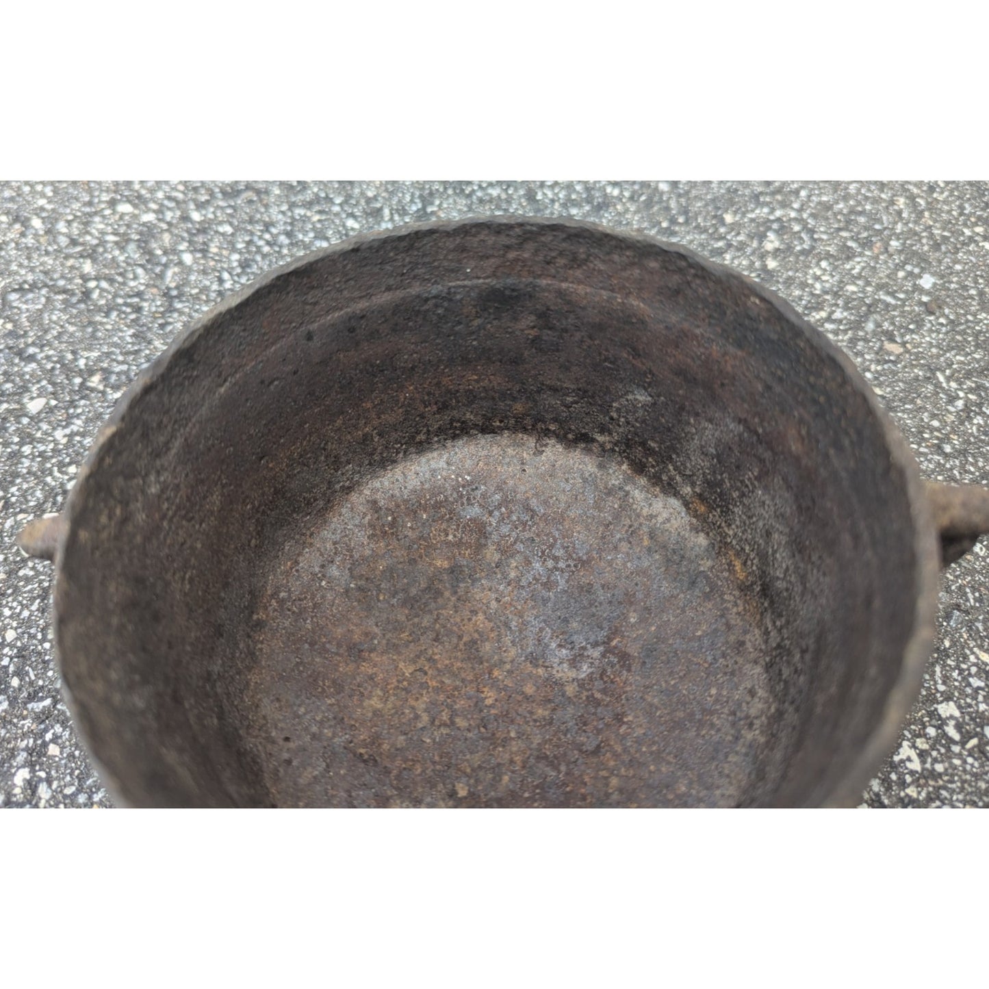 Antique Cast Iron Bean Pot Gypsy Kettle 3 Leg Cowboy Cauldron Gate Mark No Lid