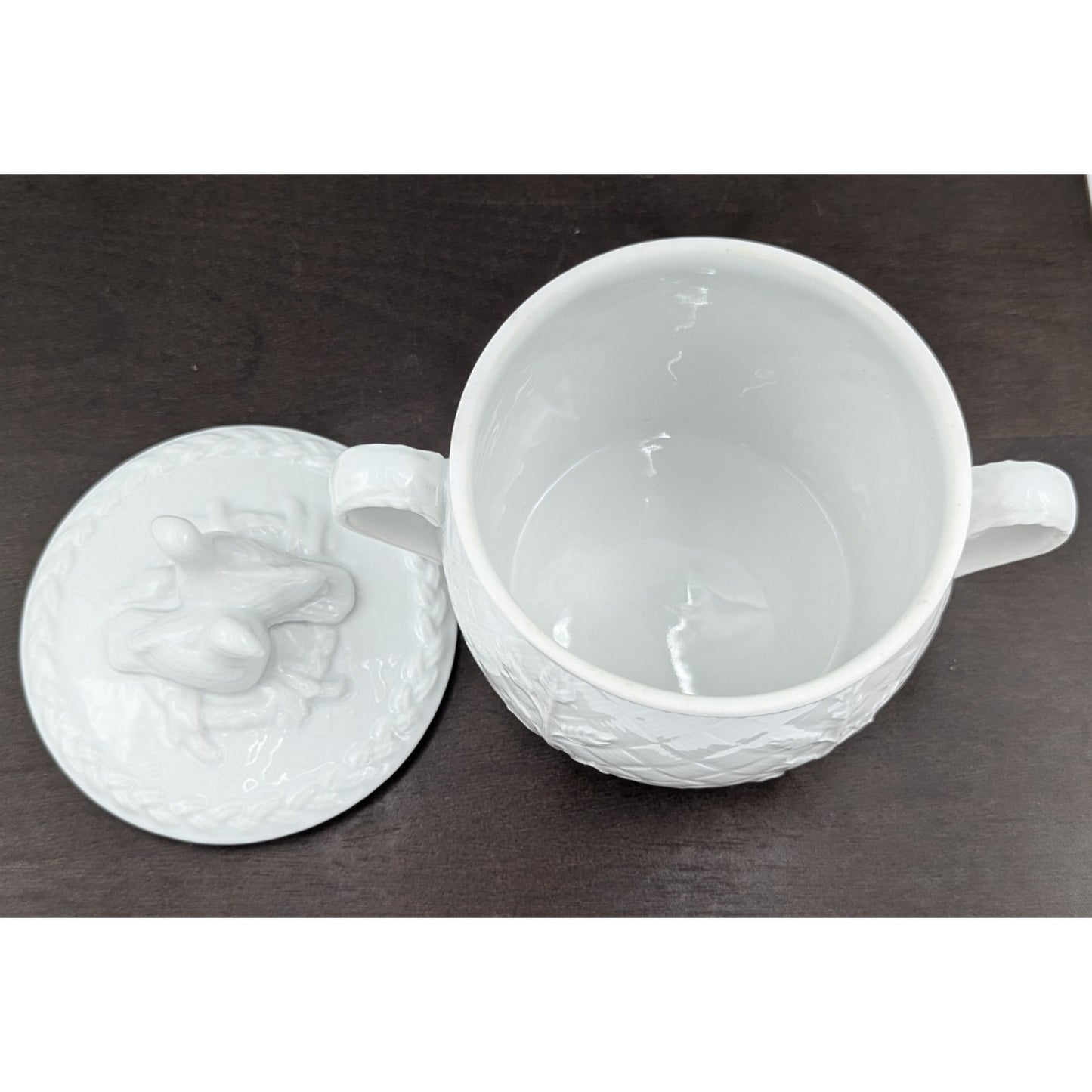 Royal Worcester Gourmet Oven Embossed White Bean Pot Crock w/ Lid Birds England