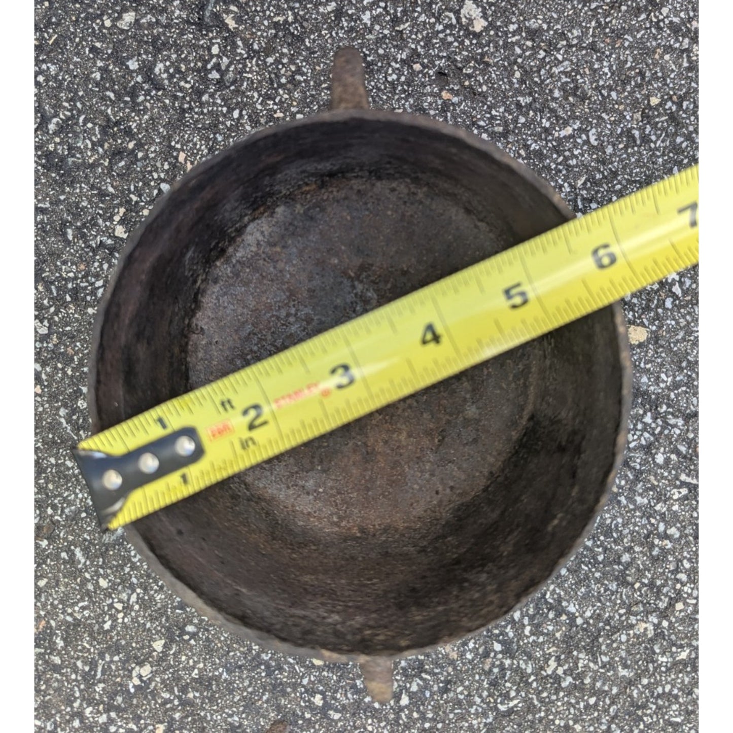 Antique Cast Iron Bean Pot Gypsy Kettle 3 Leg Cowboy Cauldron Gate Mark No Lid