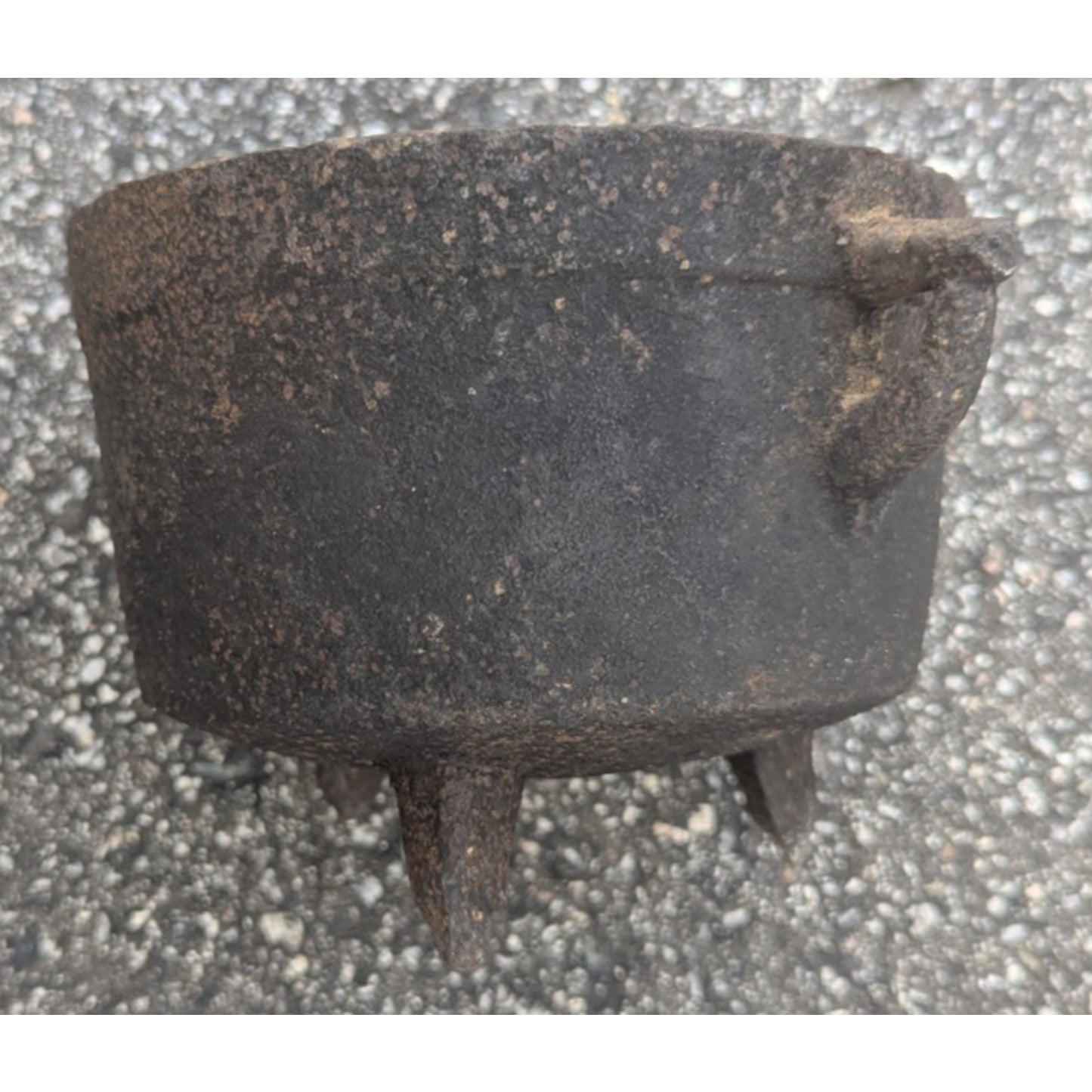 Antique Cast Iron Bean Pot Gypsy Kettle 3 Leg Cowboy Cauldron Gate Mark No Lid