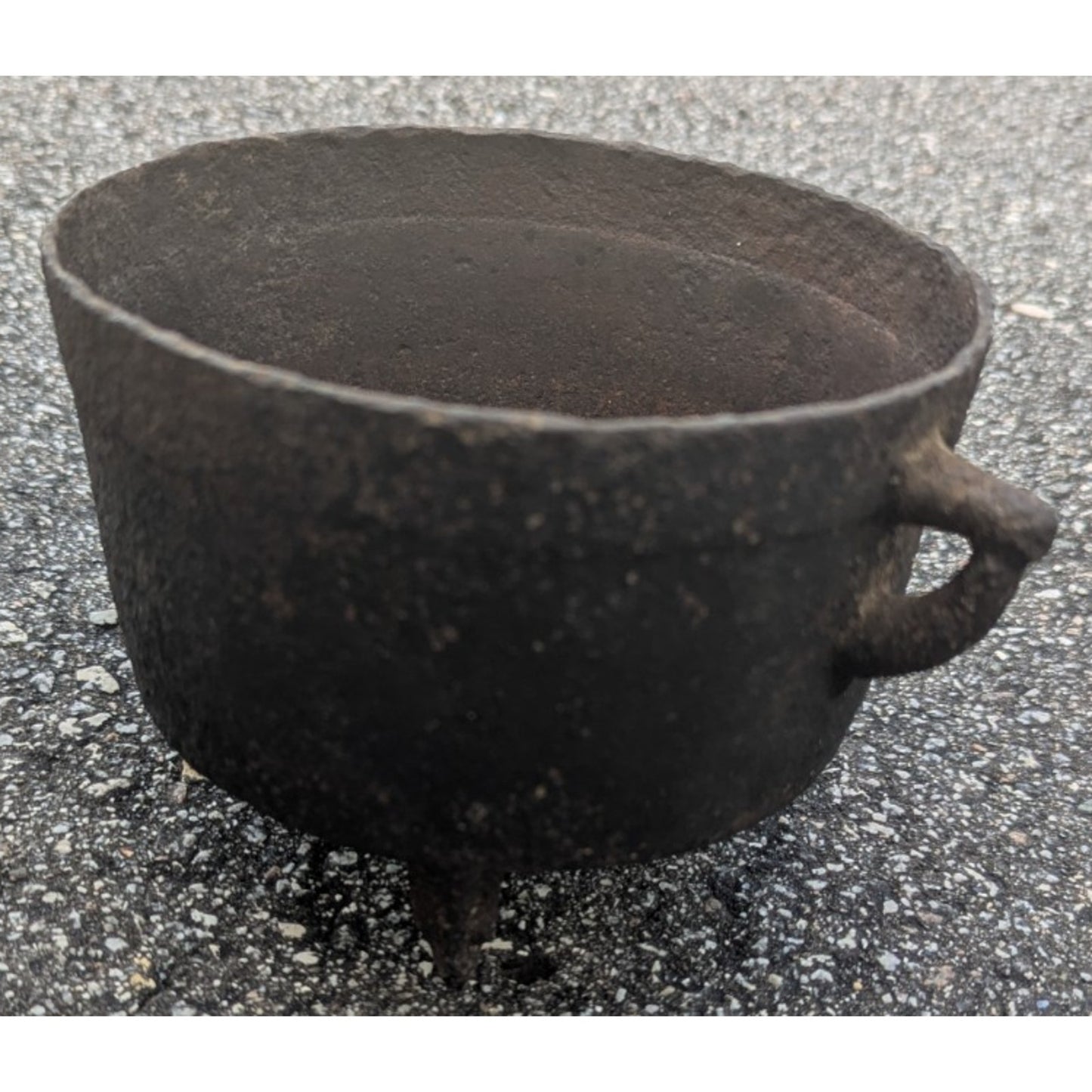 Antique Cast Iron Bean Pot Gypsy Kettle 3 Leg Cowboy Cauldron Gate Mark No Lid